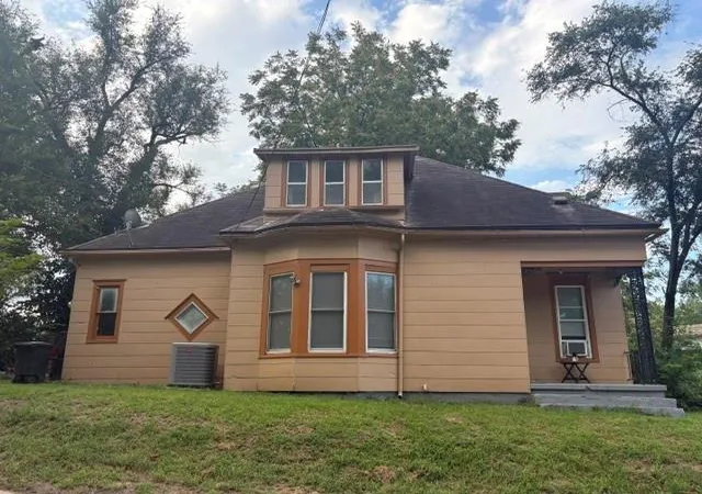 Photo 1 of Sale Pending at 1123 Prospect Ave, Saint Joseph, MO 64501 | MLS# 2640178 | Listing updated on 2026-09-03