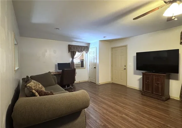 Photo 4 of Single family home for sale at 14 Beach Craft Ln, Linn Valley, KS 66040 | MLS# 2640179 | Listing updated on 2026-10-04