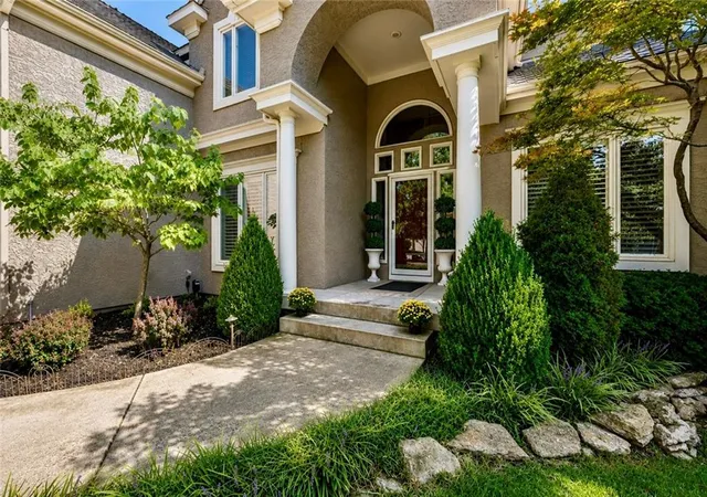 Photo 4 of Sale Pending at 13213 El Monte St, Leawood, KS 66209 | MLS# 2640180 | Listing updated on 2026-09-15