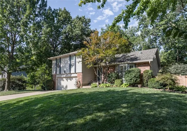 Photo 1 of Sale Pending at 9304 Switzer St, Overland Park, KS 66214 | MLS# 2640182 | Listing updated on 2026-09-08