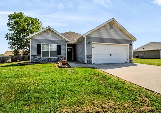 Photo 1 of Sale Pending at 395 Se 971 Road, Knob Noster, MO 65336 | MLS# 2640198 | Listing updated on 2026-10-02