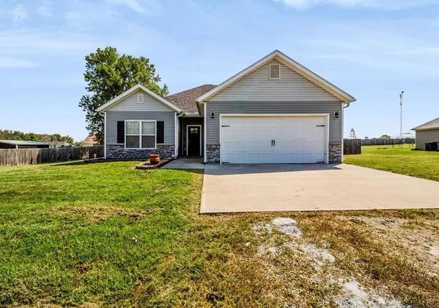 Photo 2 of Sale Pending at 395 Se 971 Road, Knob Noster, MO 65336 | MLS# 2640198 | Listing updated on 2026-10-02