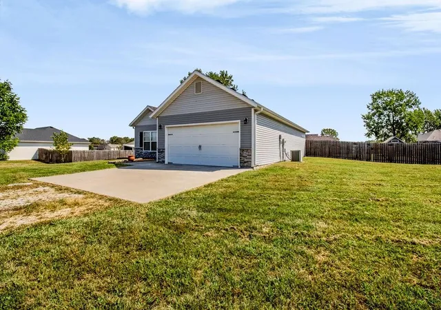 Photo 32 of Sale Pending at 395 SE 971 Road, Knob Noster, MO 65336 | MLS# 2640198 | Listing updated on 2026-10-02
