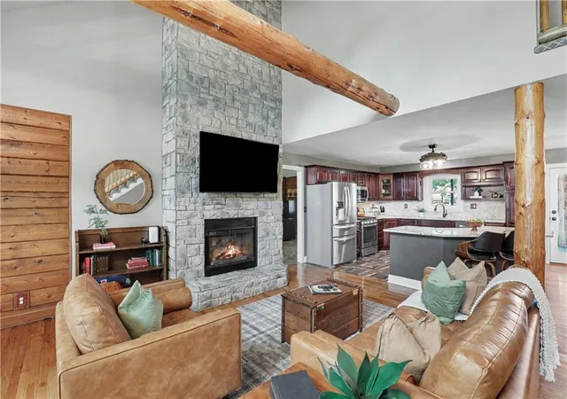 Photo 4 of Single family home for sale at 611 N Winnebago Dr, Lake Winnebago, MO 64034 | MLS# 2640210 | Listing updated on 2026-09-18