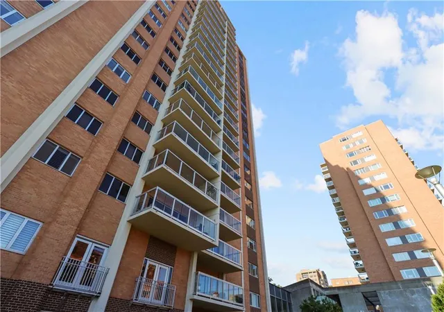 Photo 3 of Sale Pending at 121 W 48th Street #503, Kansas City, MO 64112 | MLS# 2640213 | Listing updated on 2026-10-21