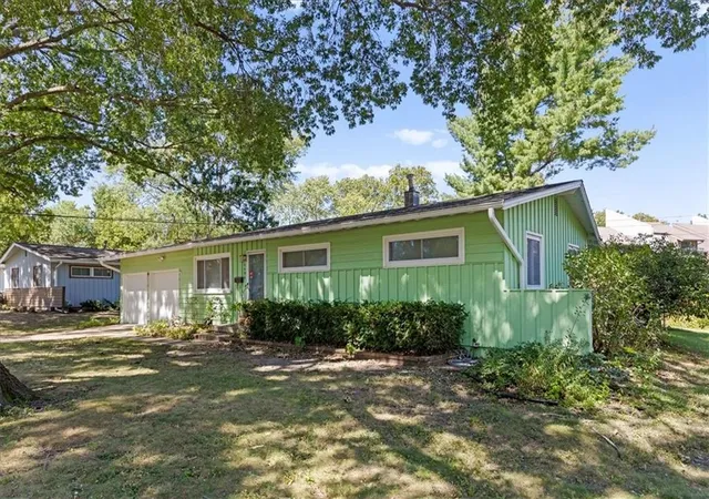 Photo 2 of Single family home for sale at 6404 W 76 Street, Overland Park, KS 66204 | MLS# 2640221 | Listing updated on 2026-09-05