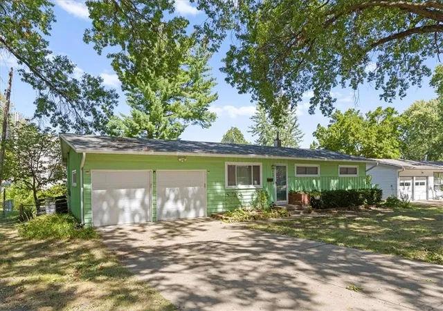 Photo 3 of Single family home for sale at 6404 W 76 Street, Overland Park, KS 66204 | MLS# 2640221 | Listing updated on 2026-09-05