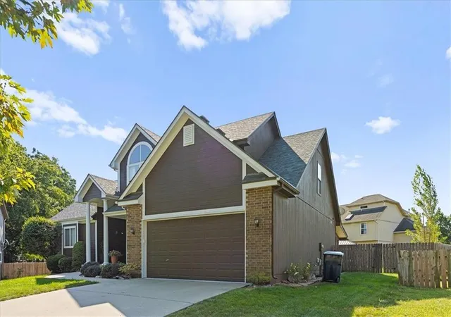 Photo 3 of Sale Pending at 7725 Breckenridge Ave, Kansas City, MO 64139 | MLS# 2640223 | Listing updated on 2026-09-07