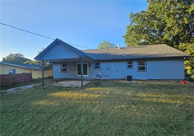 Photo 2 of Single family home for sale at 321 E 106th Terrace, Kansas City, MO 64114 | MLS# 2640226 | Listing updated on 2026-10-07