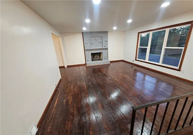 Photo 4 of Single family home for sale at 321 E 106th Terrace, Kansas City, MO 64114 | MLS# 2640226 | Listing updated on 2026-10-07