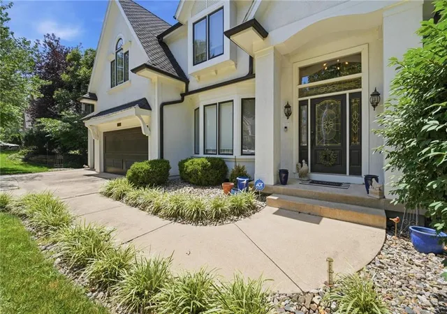 Photo 3 of Single family home for sale at 10340 S Hollis Ln, Olathe, KS 66061 | MLS# 2640229 | Listing updated on 2026-10-02