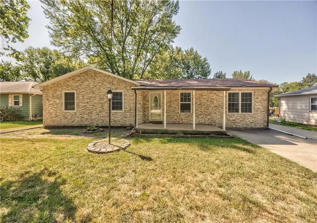 Single family home for sale at 1627 E Glenn Dr, Lawrence, KS 66044 | MLS# 2640230