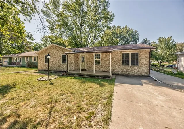 Photo 2 of Single family home for sale at 1627 E Glenn Dr, Lawrence, KS 66044 | MLS# 2640230 | Listing updated on 2026-09-05