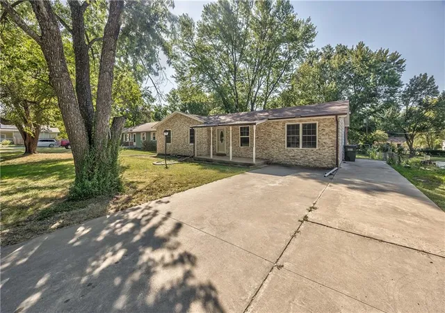 Photo 3 of Single family home for sale at 1627 E Glenn Dr, Lawrence, KS 66044 | MLS# 2640230 | Listing updated on 2026-09-05