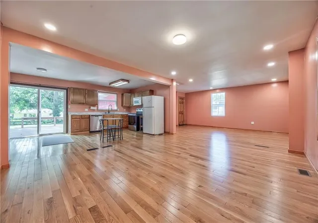 Photo 4 of Single family home for sale at 1627 E Glenn Dr, Lawrence, KS 66044 | MLS# 2640230 | Listing updated on 2026-09-05