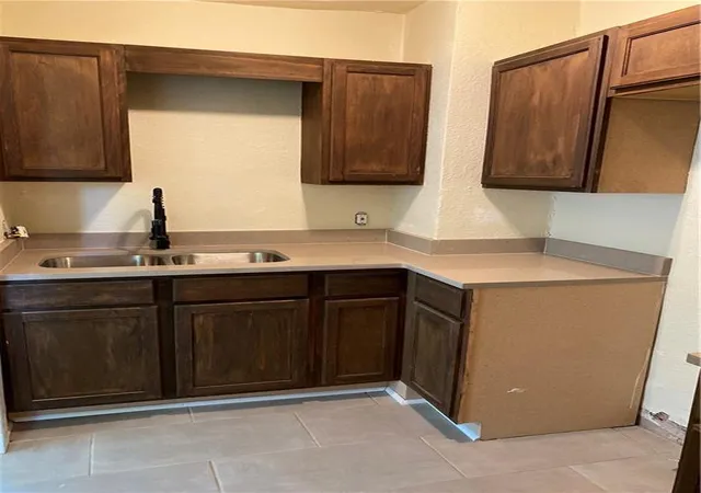 Photo 3 of Single family home for sale at 2209 E 59th Street, Kansas City, MO 64130 | MLS# 2640231 | Listing updated on 2026-09-08