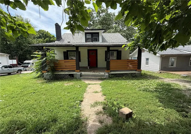 Photo 1 of Sale Pending at 10033 E Wilson Rd, Independence, MO 64053 | MLS# 2640234 | Listing updated on 2026-09-15