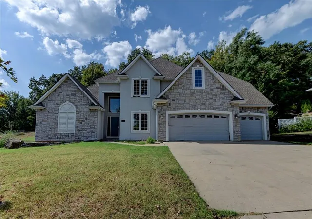 Photo 2 of Single family home for sale at 6826 N Charleston Dr, Kansas City, MO 64119 | MLS# 2640236 | Listing updated on 2026-09-22