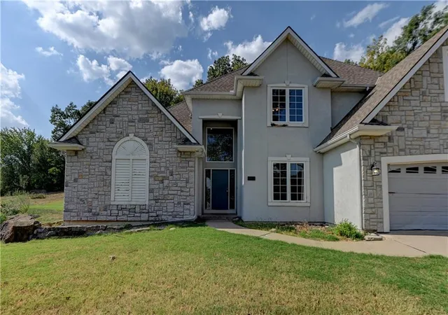 Photo 3 of Single family home for sale at 6826 N Charleston Dr, Kansas City, MO 64119 | MLS# 2640236 | Listing updated on 2026-09-22