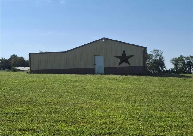 Photo 4 of Sale Pending at 14017 Stillwell St, Bonner Springs, KS 66012 | MLS# 2640238 | Listing updated on 2026-10-08