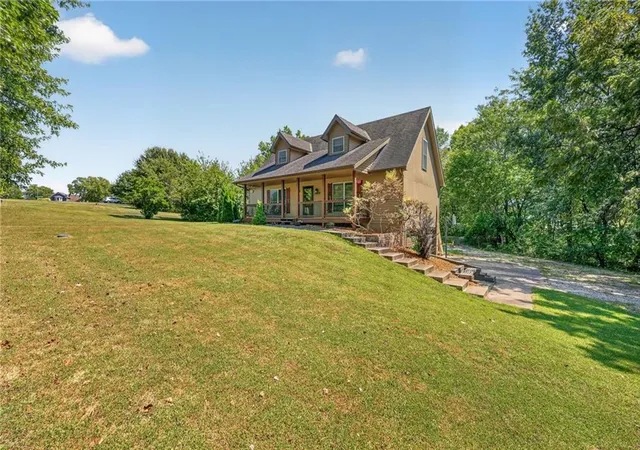 Photo 3 of Sale Pending at 14721 Quail Run Ln, Smithville, MO 64089 | MLS# 2640242 | Listing updated on 2026-09-06