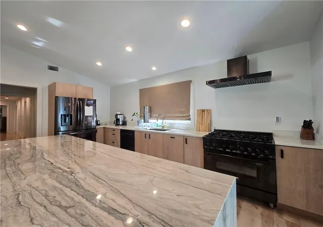 Photo 4 of Sale Pending at 7142 Forest Ave, Kansas City, MO 64131 | MLS# 2640244 | Listing updated on 2026-09-23