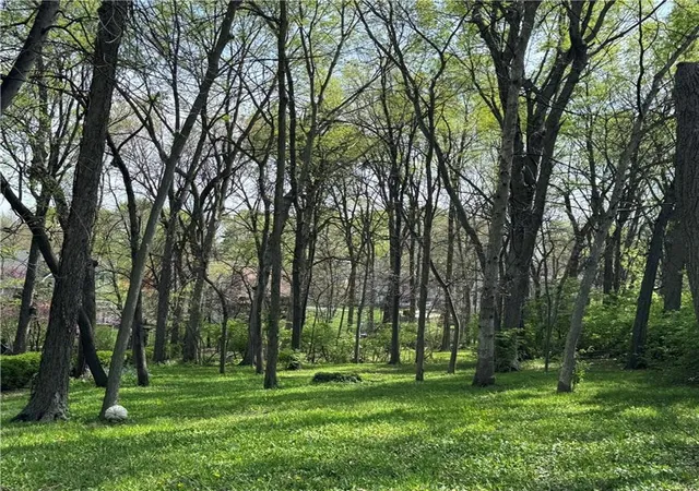 Photo 1 of Sale Pending at 313 N Briarcliff Cir, Kansas City, MO 64116 | MLS# 2640248 | Listing updated on 2026-09-06