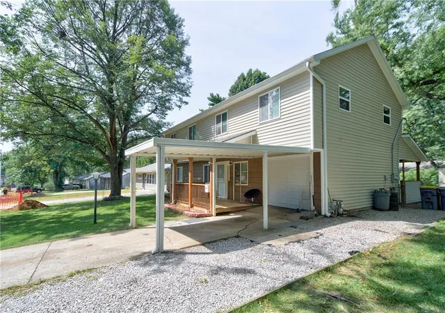 Photo 3 of Single family home for sale at 11424 Palmer Ave, Kansas City, MO 64134 | MLS# 2640258 | Listing updated on 2026-09-03
