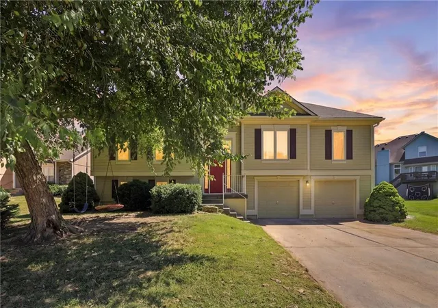 Photo 2 of Single family home for sale at 11305 N Holly St, Kansas City, MO 64155 | MLS# 2640263 | Listing updated on 2026-10-07