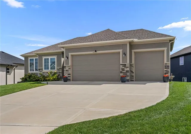 Photo 1 of Single family home for sale at 14909 S Houston St, Olathe, KS 66061 | MLS# 2640265 | Listing updated on 2026-09-26