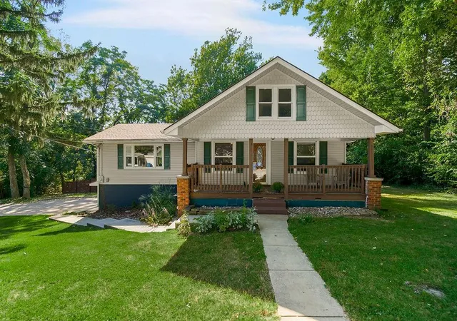 Photo 2 of Single family home for sale at 3526 N River Blvd, Independence, MO 64050 | MLS# 2640269 | Listing updated on 2026-10-04