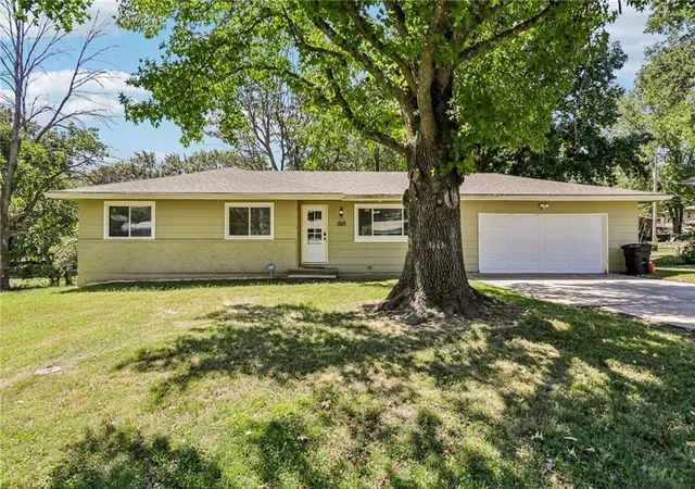 Single family home for sale at 207 SW 19th Street, Oak Grove, MO 64075 | MLS# 2640270