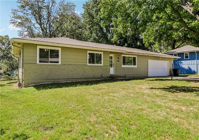 Photo 1 of Single family home for sale at 207 SW 19th Street, Oak Grove, MO 64075 | MLS# 2640270 | Listing updated on 2026-09-07