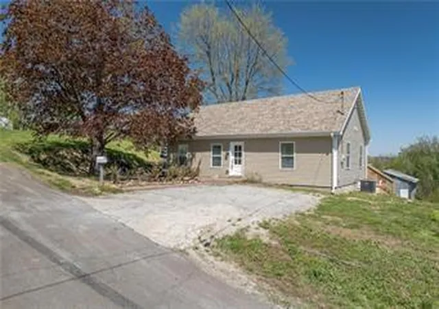 Photo 1 of Sale Pending at 408 High St, Mound City, MO 64470 | MLS# 2640271 | Listing updated on 2026-09-19