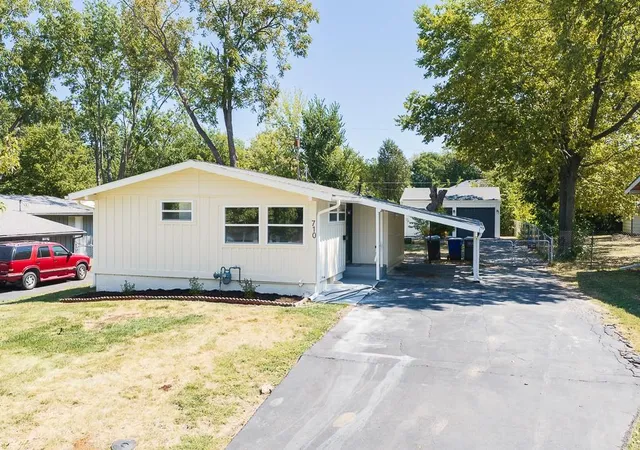 Photo 1 of Single family home for sale at 710 S Chestnut St, Olathe, KS 66061 | MLS# 2640272 | Listing updated on 2026-09-13
