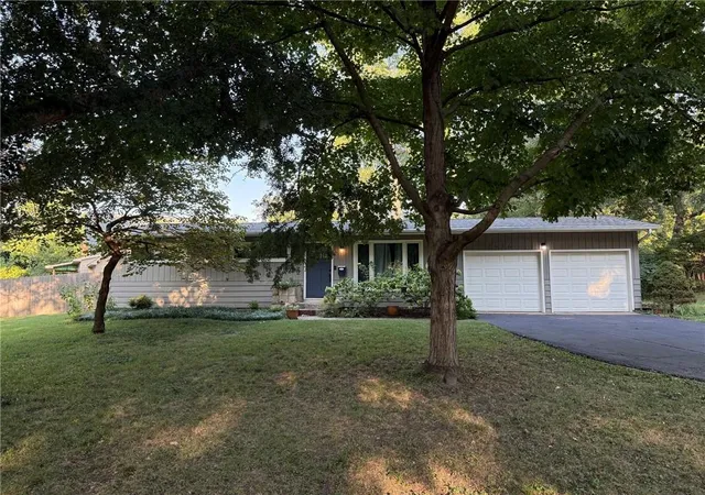 Single family home for sale at 7956 Canterbury St, Prairie Village, KS 66208 | MLS# 2640276