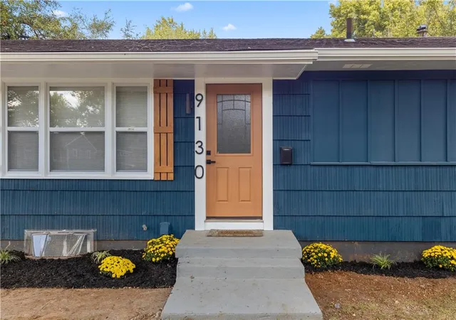 Photo 2 of Single family home for sale at 9130 E 44th Street, Kansas City, MO 64133 | MLS# 2640279 | Listing updated on 2026-10-06