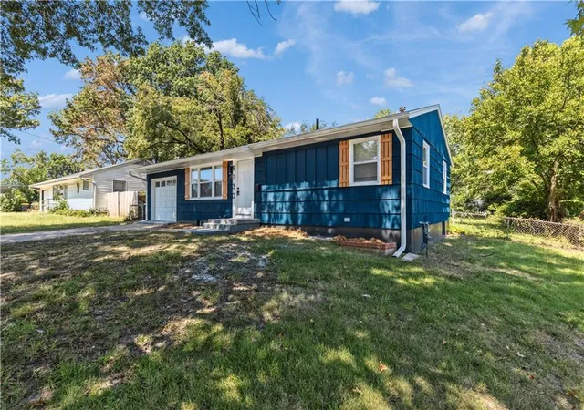 Photo 3 of Single family home for sale at 9130 E 44th Street, Kansas City, MO 64133 | MLS# 2640279 | Listing updated on 2026-09-04