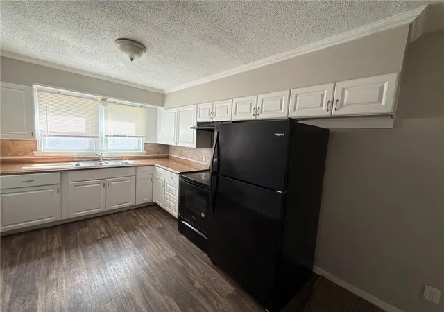 Photo 2 of Single family home for sale at 5805 E 100th Street, Kansas City, MO 64134 | MLS# 2640285 | Listing updated on 2026-09-05