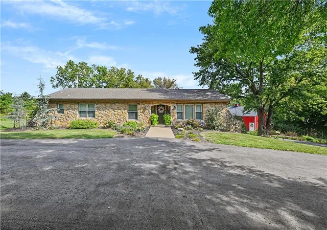 Photo 1 of Single family home for sale at 31470 W 89th Street, De Soto, KS 66018 | MLS# 2640289 | Listing updated on 2026-09-17