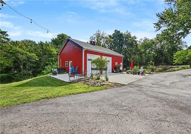 Photo 3 of Single family home for sale at 31470 W 89th Street, De Soto, KS 66018 | MLS# 2640289 | Listing updated on 2026-10-23