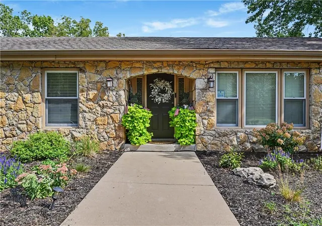 Photo 2 of Single family home for sale at 31470 W 89th Street, De Soto, KS 66018 | MLS# 2640289 | Listing updated on 2026-09-17