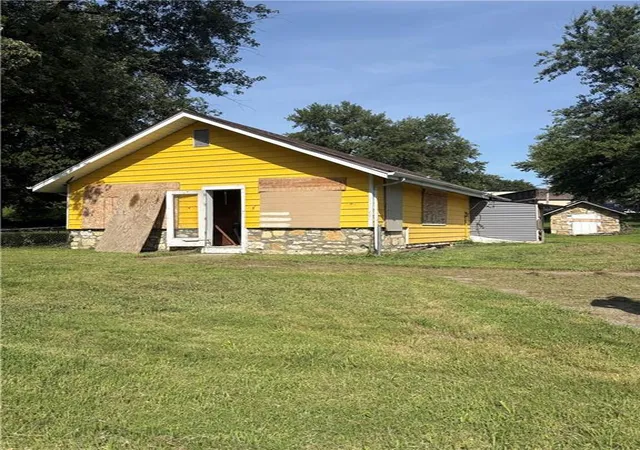Single family home for sale at 3717 N Brighton Ave, Kansas City, MO 64117 | MLS# 2640293