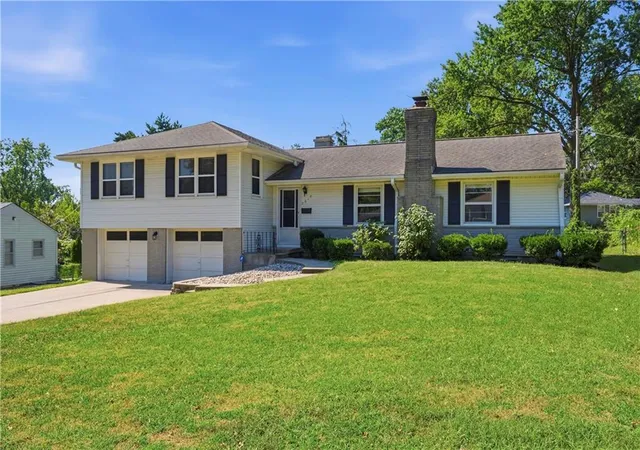 Photo 1 of Single family home for sale at 3013 Ne 49th Terrace, Kansas City, MO 64119 | MLS# 2640294 | Listing updated on 2026-09-20
