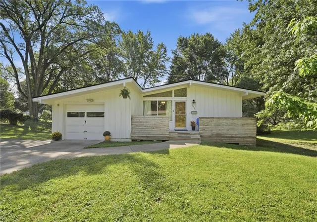 Photo 1 of Sale Pending at 2301 60th Terrace, Kansas City, MO 64118 | MLS# 2640298 | Listing updated on 2026-09-20