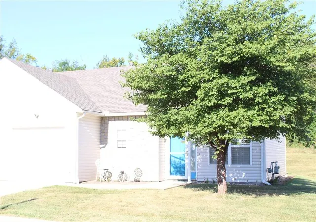 Photo 1 of House for sale at 1661 Fall Crk Dr, Tonganoxie, KS 66086 | MLS# 2640301 | Listing updated on 2026-09-18