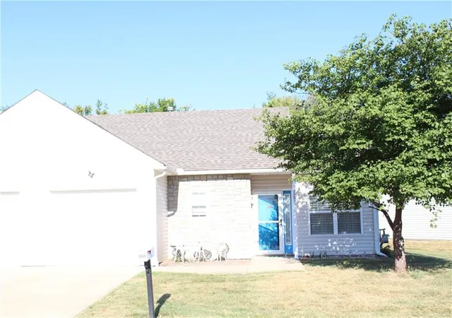 Photo 3 of House for sale at 1661 Fall Crk Dr, Tonganoxie, KS 66086 | MLS# 2640301 | Listing updated on 2026-09-18