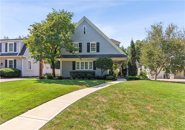 Photo 1 of Sale Pending at 635 Greenway Ter, Kansas City, MO 64113 | MLS# 2640315 | Listing updated on 2026-09-21