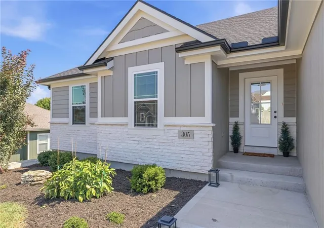Photo 3 of Single family home for sale at 305 S Wilson St, Archie, MO 64725 | MLS# 2640318 | Listing updated on 2026-10-04