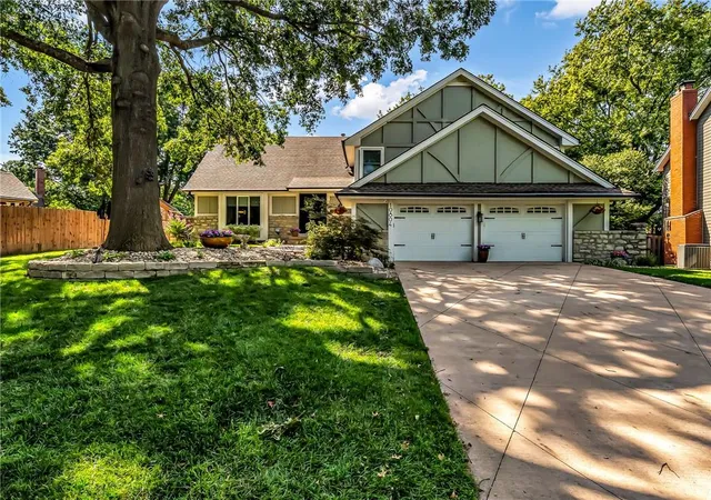 Photo 1 of Sale Pending at 10804 Horton St, Leawood, KS 66211 | MLS# 2640320 | Listing updated on 2026-09-18